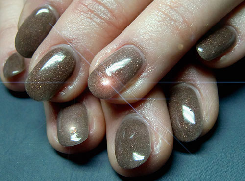 Acrylnägel in braun dezent und neutral von Petra Rivers - Nageldesign-Nailart.de 