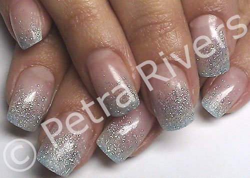 Acrylnagel Mit Glitzerndem Verlauf Als French