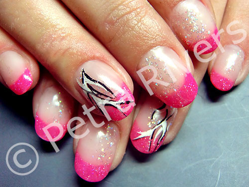 pinkes French mit Tattoo Nailart