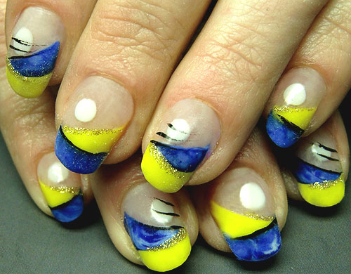 Weihnachten und Silvester sind vorbei... jetzt kommt die fröhliche Faschingszeit und damit auch Kunstnägel mit kräftigen Farben und auffallender Nailart